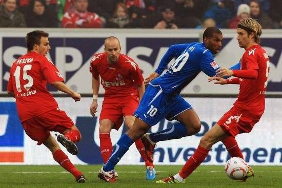  霍芬海姆边路突破犀利，快速转换撕破防线