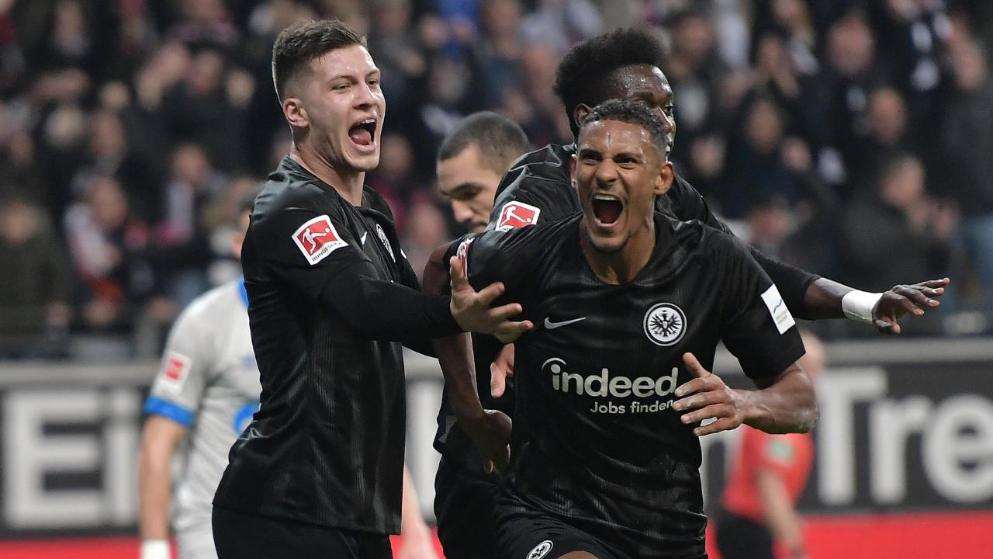  多特蒙德防线失误连连，斯图加特客场抢分改写德甲剧本